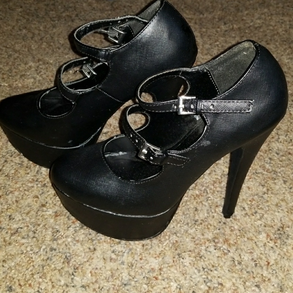Black 5in heels